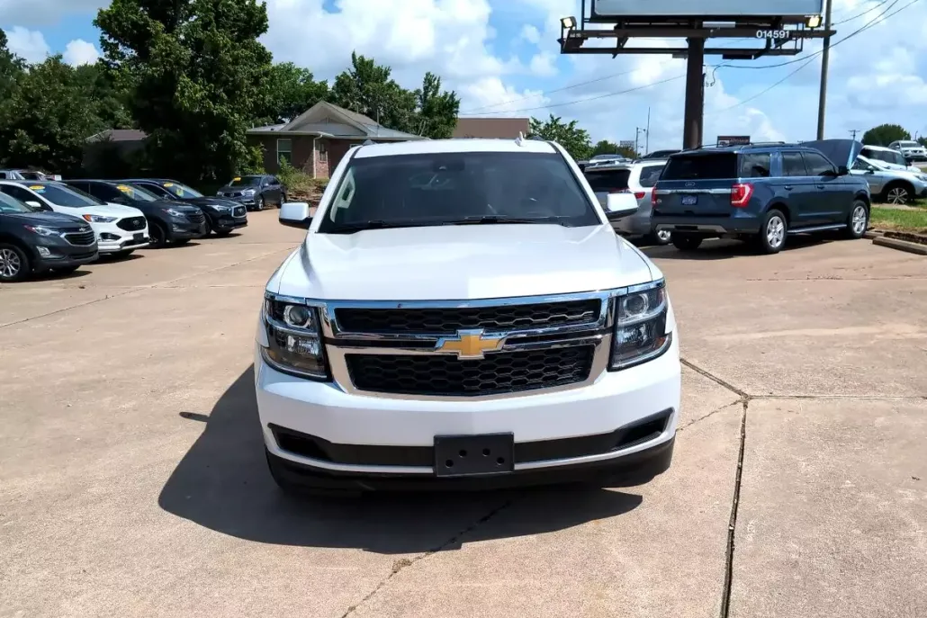 2017 Chevrolet Tahoe LT photo 1