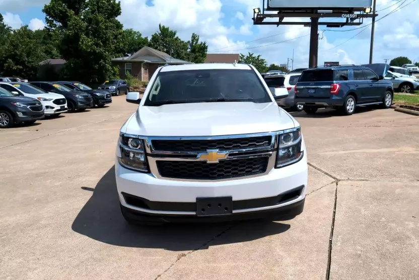 2017 Chevrolet Tahoe LT photo 1