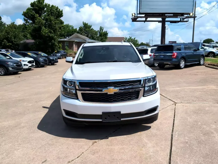 2017 Chevrolet Tahoe LT photo 1