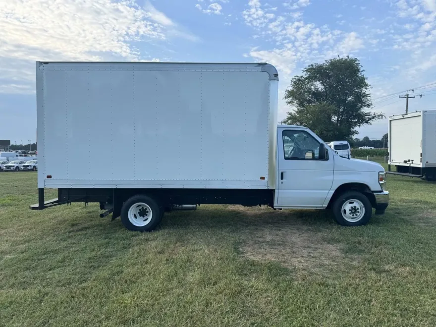2024 Ford E-350 photo 3