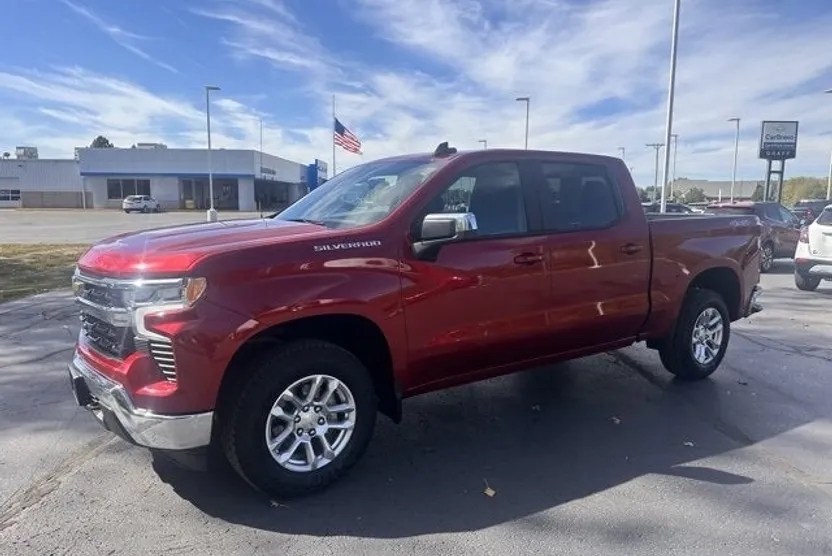 2023 Chevrolet Silverado 1500 LT photo 1