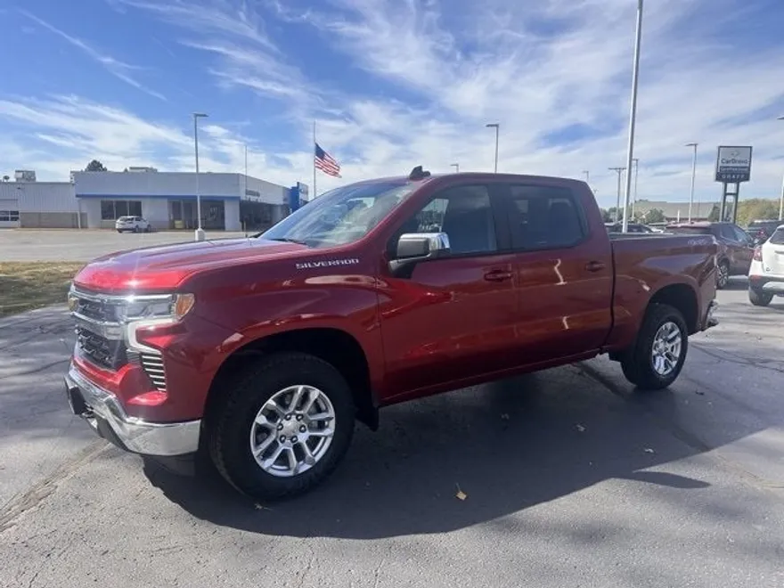 2023 Chevrolet Silverado 1500 LT photo 1