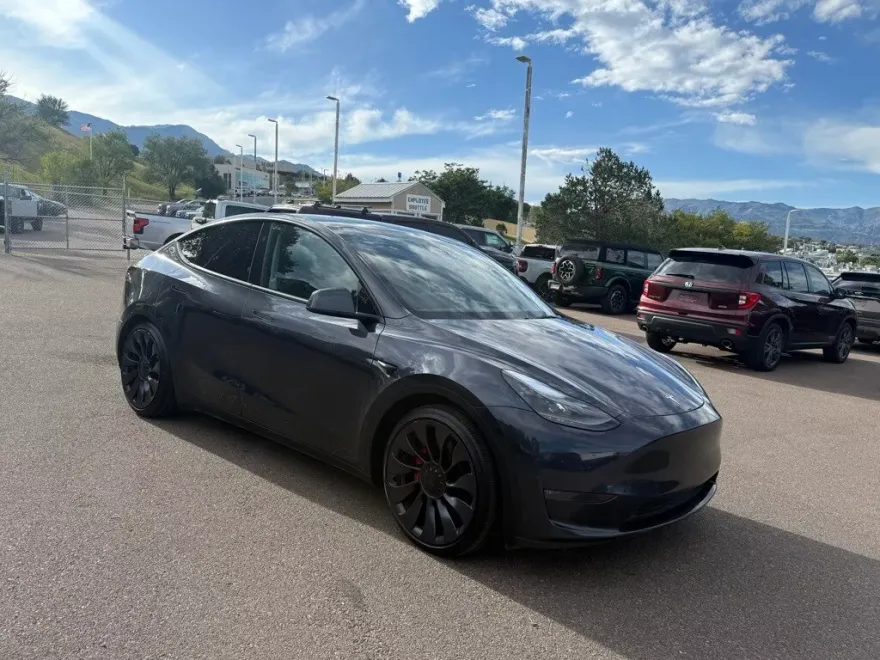 2024 Tesla Model Y Performance photo 1