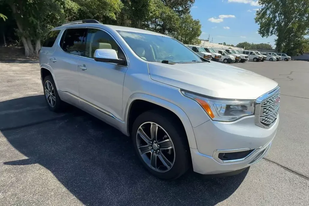 2017 Gmc Acadia Denali photo 1