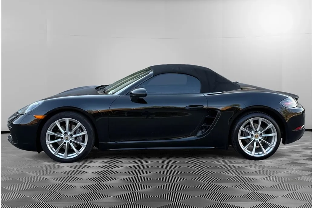 2017 Porsche Boxster photo 1