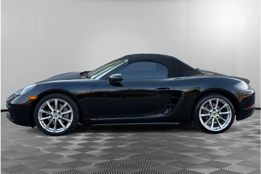 2017 Porsche Boxster photo 1