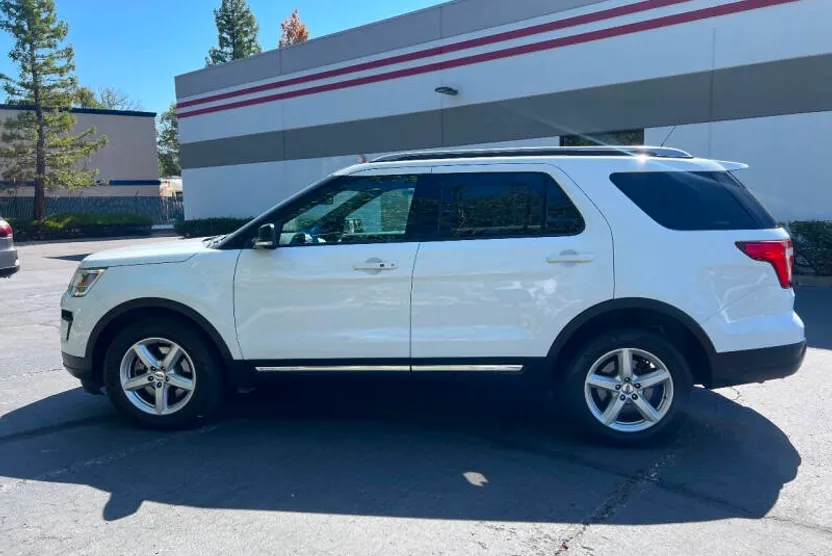 2018 Ford Explorer XLT photo 1