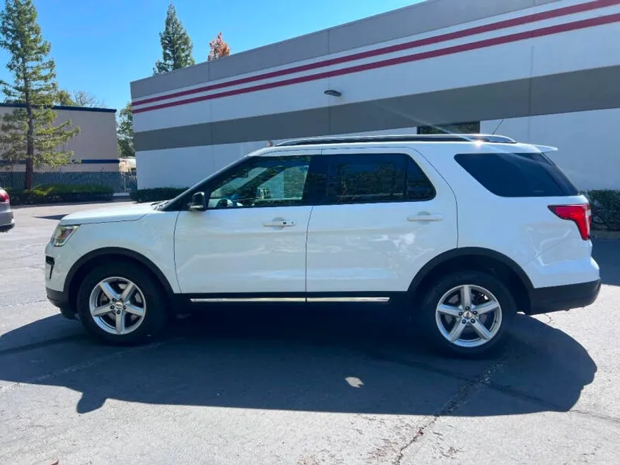 2018 Ford Explorer XLT photo 1