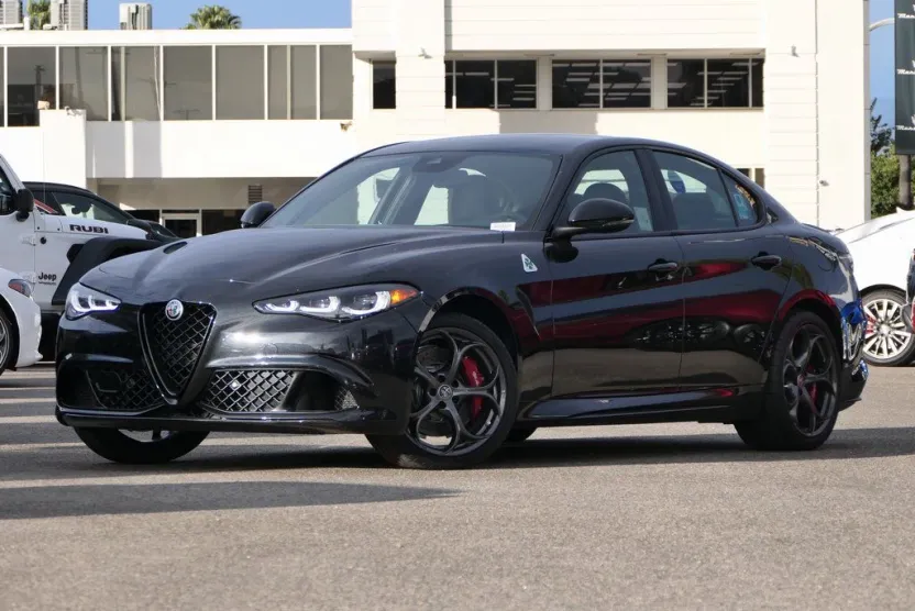 2024 Alfa Romeo Giulia Quadrifoglio photo 1