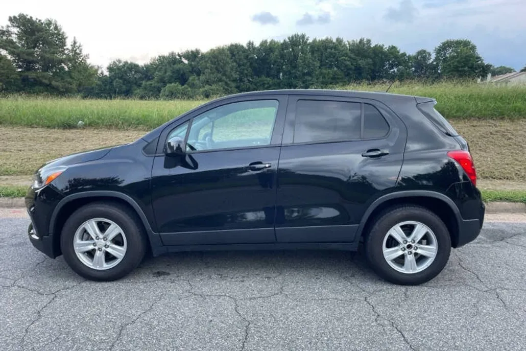 2020 Chevrolet Trax LS photo 1