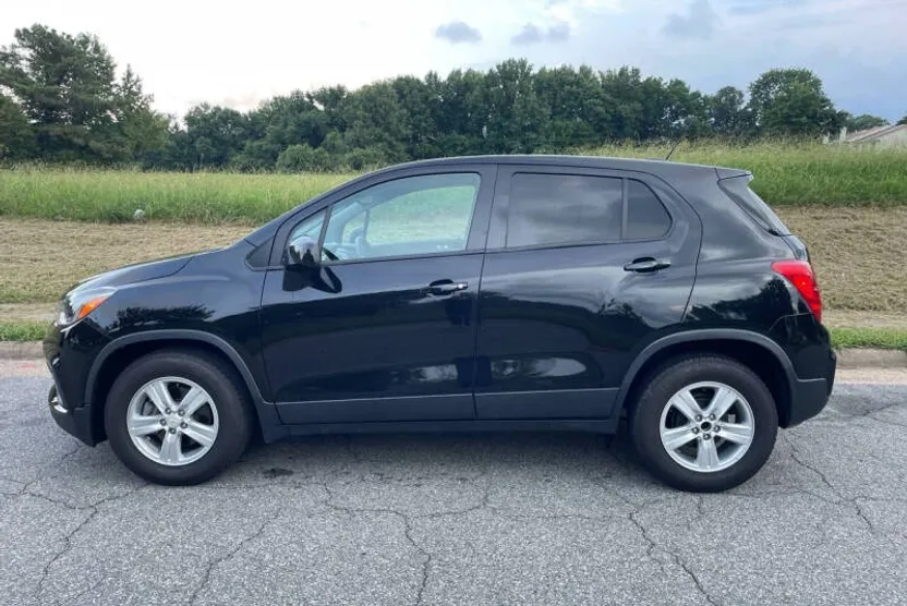 2020 Chevrolet Trax LS photo 1