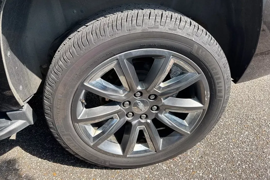 2018 Chevrolet Tahoe LT photo 1
