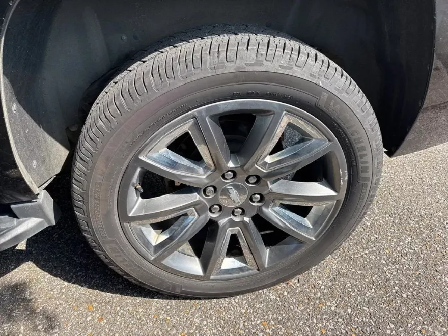 2018 Chevrolet Tahoe LT photo 1