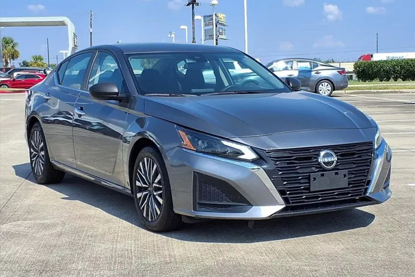 2024 Nissan Altima SV photo 1