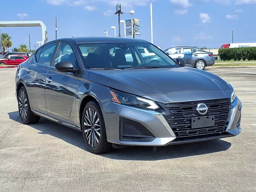 2024 Nissan Altima SV photo 1