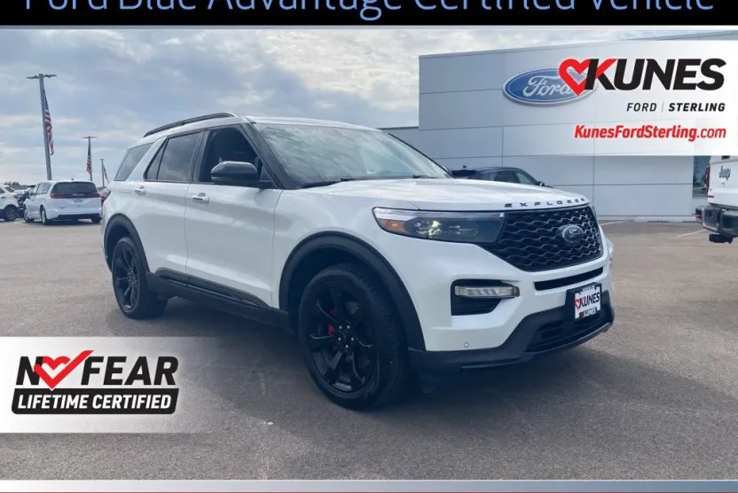 2022 Ford Explorer ST photo 1