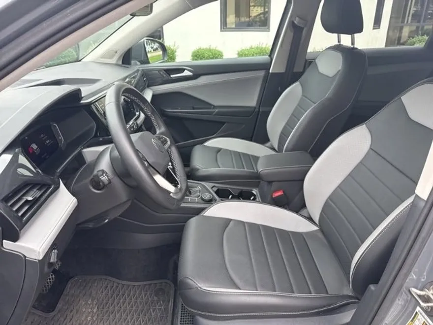 2022 Volkswagen Taos SEL photo 1