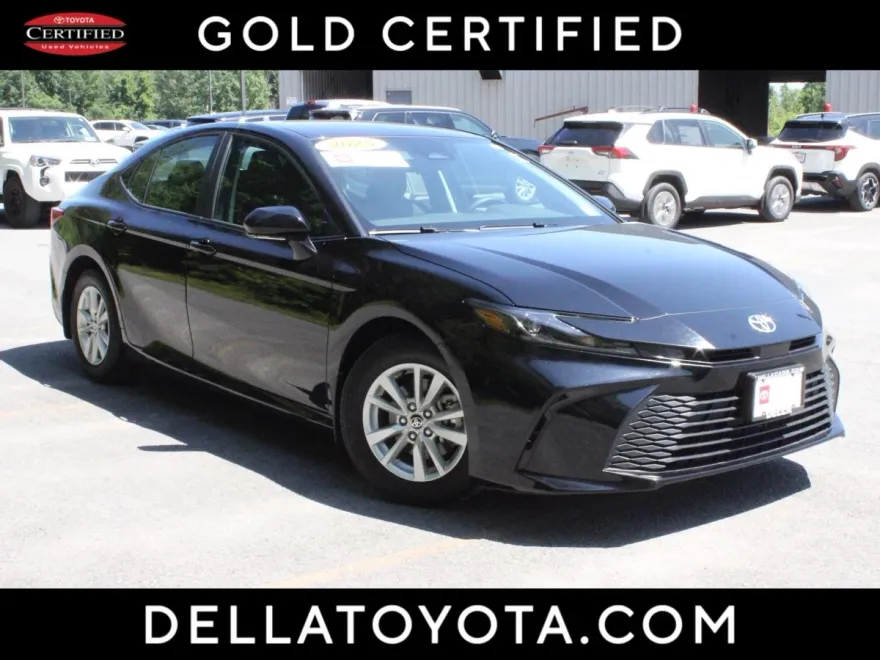 2025 Toyota Camry LE photo 1
