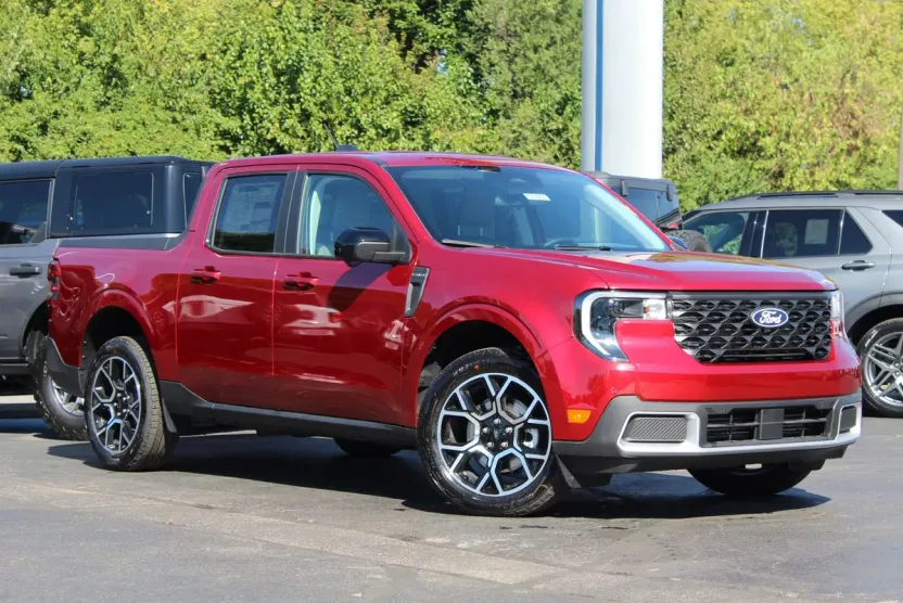 2025 Ford Maverick Lariat photo 1