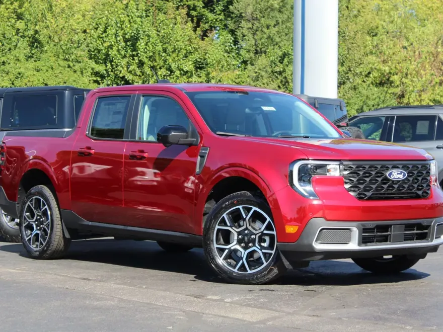 2025 Ford Maverick Lariat photo 1
