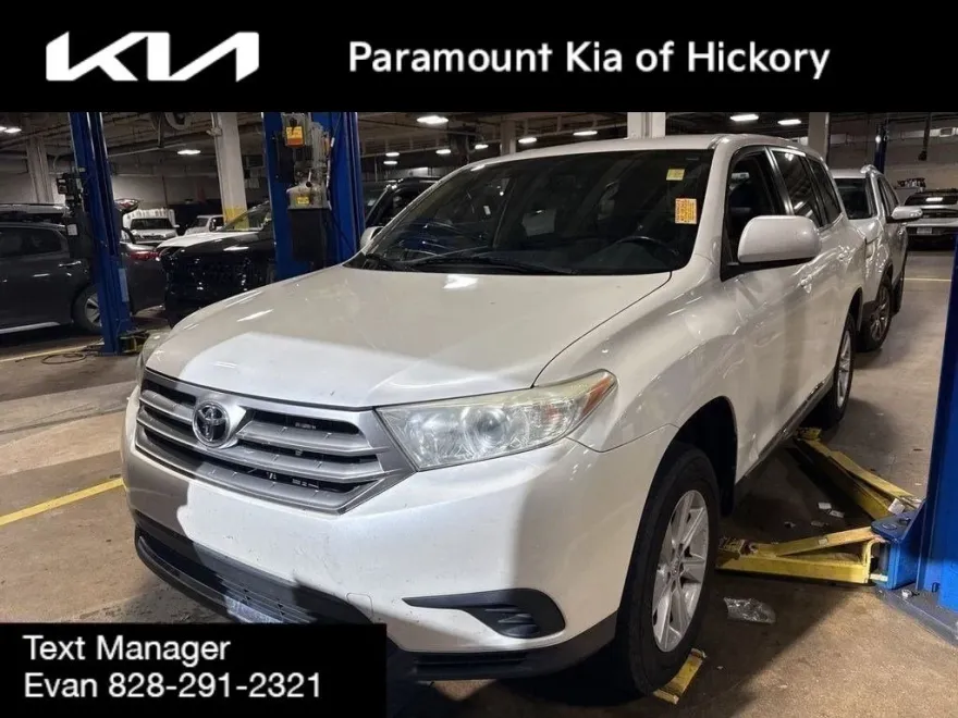 2013 Toyota Highlander Base photo 1