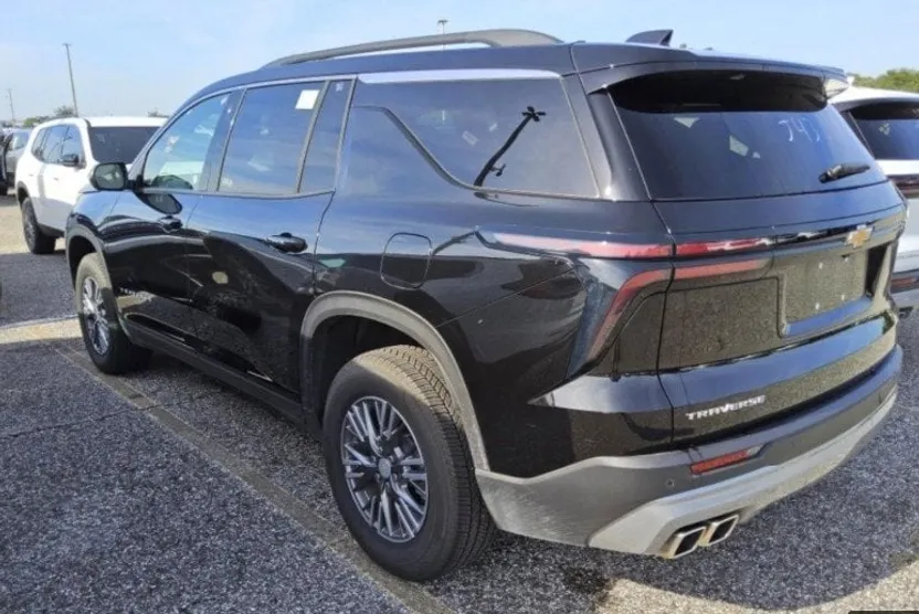 2025 Chevrolet Traverse photo 1