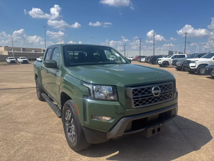 2022 Nissan Frontier SV photo 1
