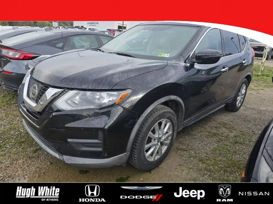2017 Nissan Rogue SV photo 1