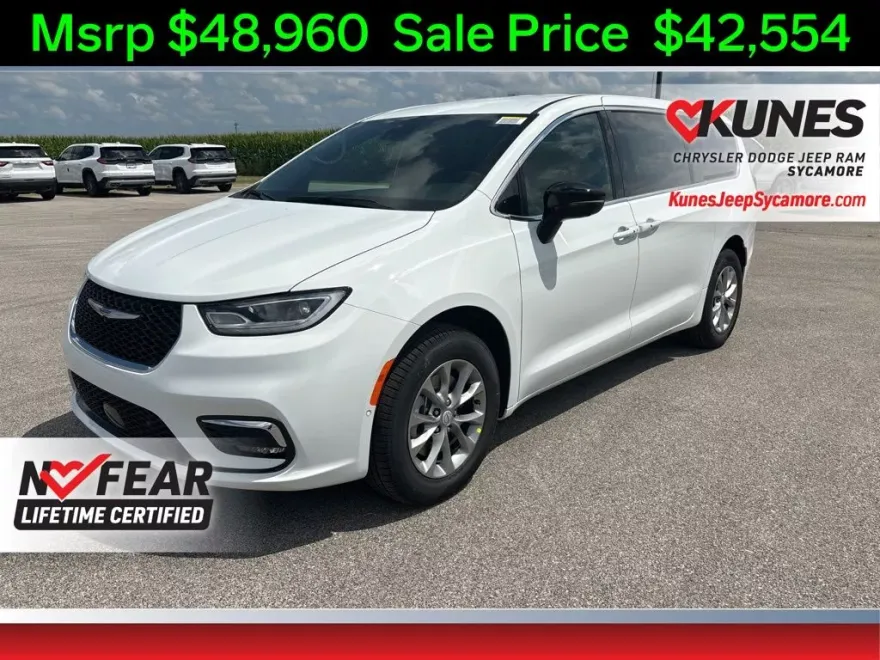 2026 Chrysler Pacifica photo 1