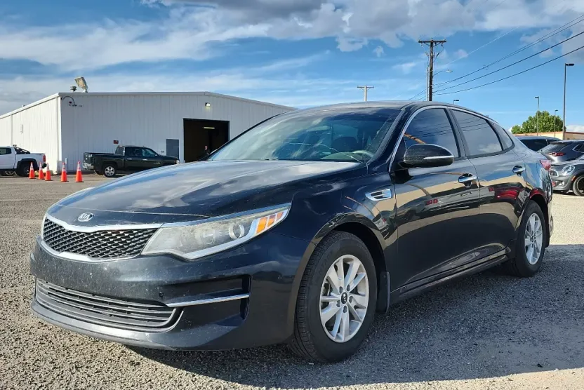 2017 Kia Optima LX photo 1