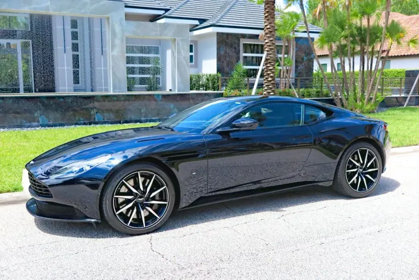 2017 Aston Martin DB11 AM5 photo 1