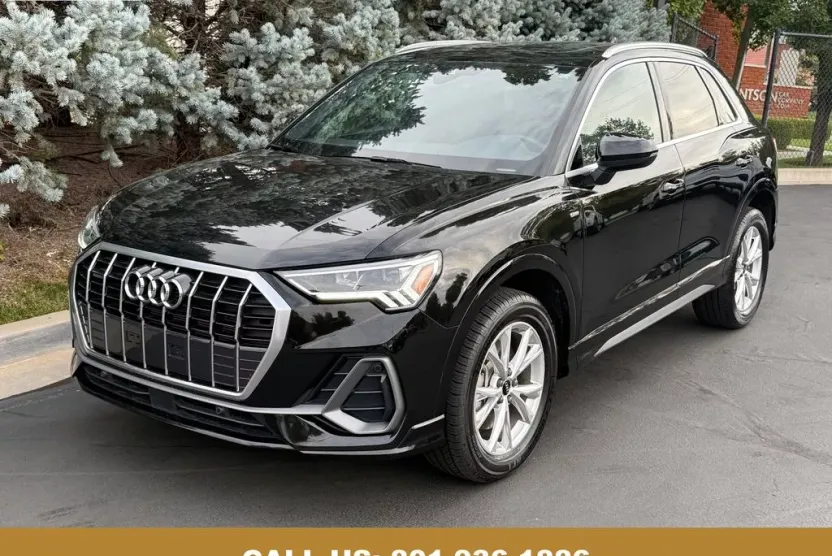 2025 Audi Q3 S line Premium photo 1