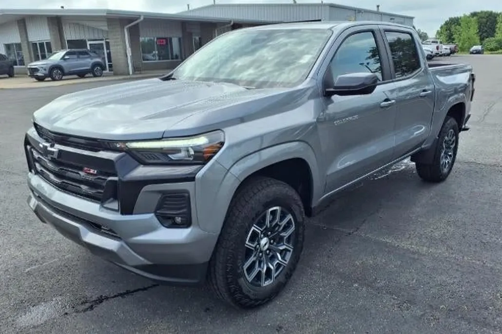 2025 Chevrolet Colorado Z71 photo 1