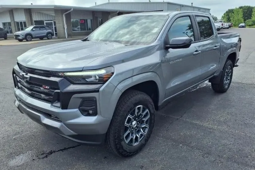 2025 Chevrolet Colorado Z71 photo 1