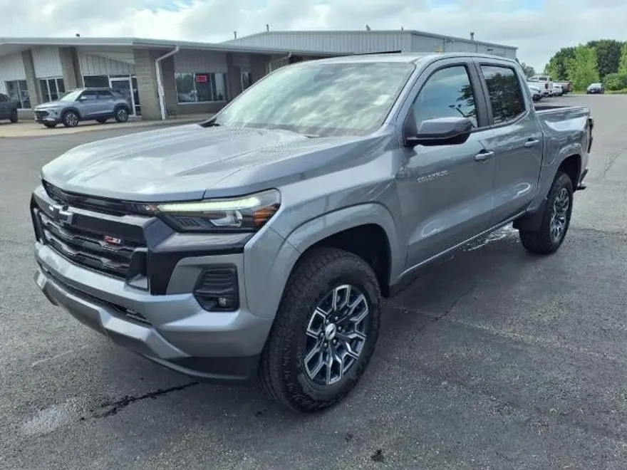 2025 Chevrolet Colorado Z71 photo 1