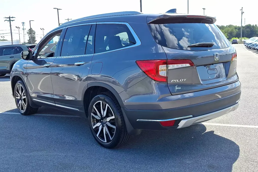 2022 Honda Pilot Touring photo 1
