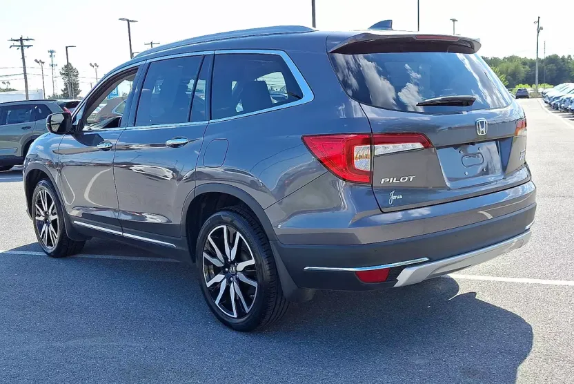 2022 Honda Pilot Touring photo 1