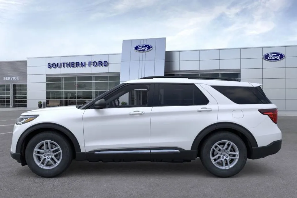 2025 Ford Explorer photo 1