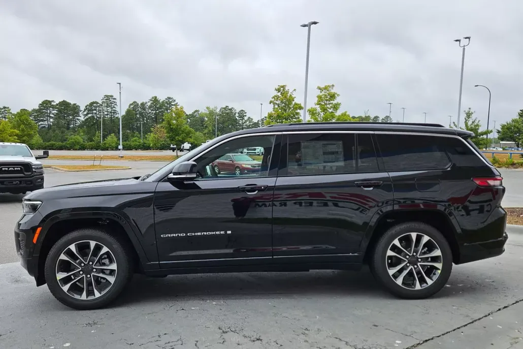 2025 Jeep Grand Cherokee Overland photo 1