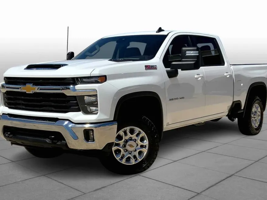 2024 Chevrolet Silverado 2500HD LT photo 1