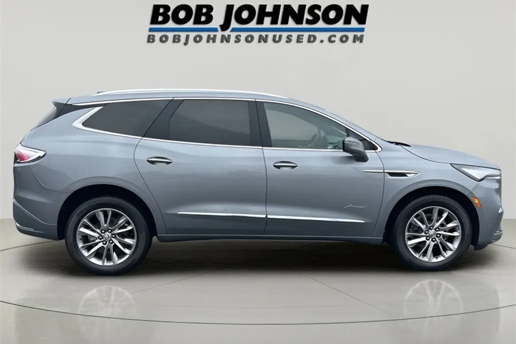 2023 Buick Enclave Avenir photo 1