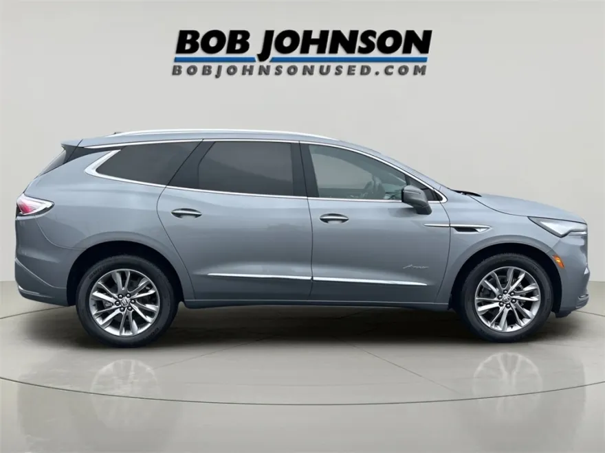 2023 Buick Enclave Avenir photo 1