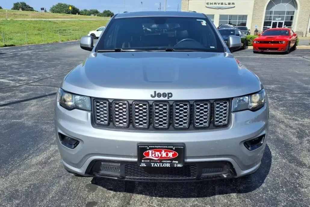 2021 Jeep Grand Cherokee Laredo X photo 1