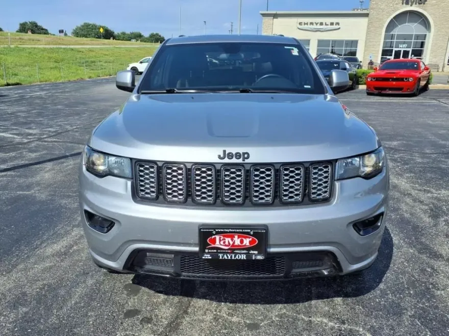 2021 Jeep Grand Cherokee Laredo X photo 1
