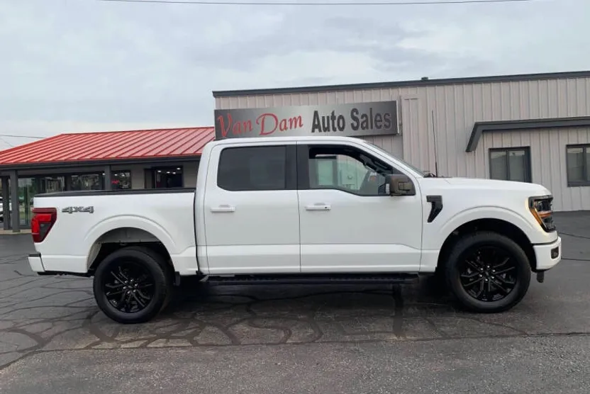 2024 Ford F-150 XLT photo 1