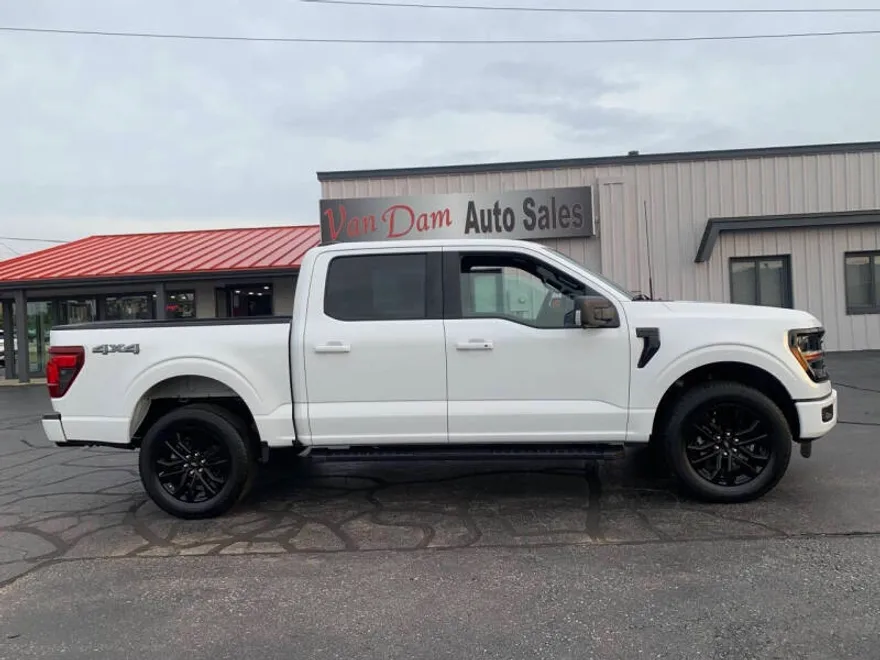 2024 Ford F-150 XLT photo 1