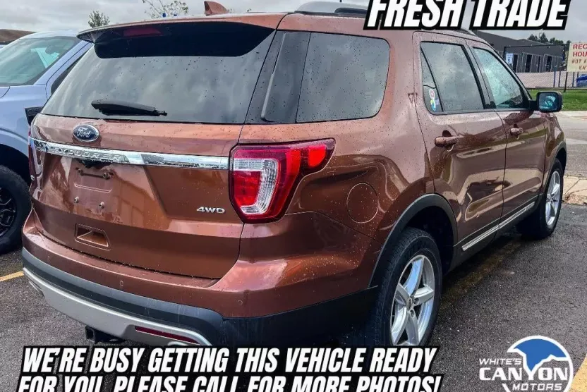 2017 Ford Explorer XLT photo 1