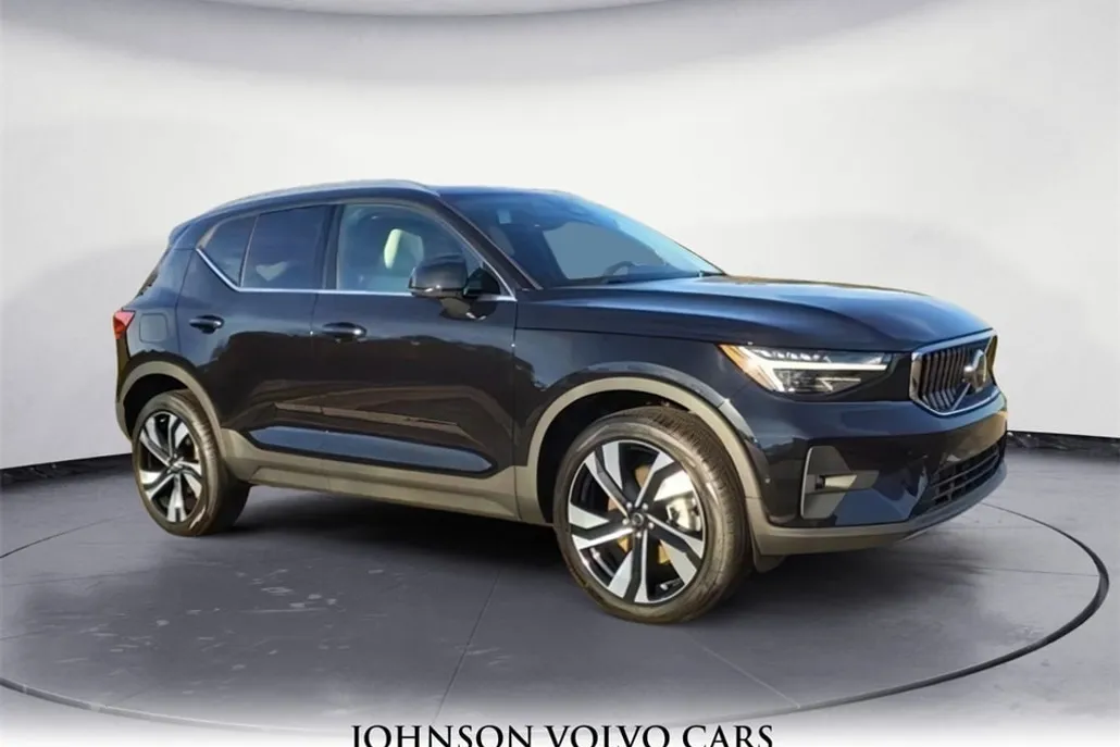 2025 Volvo XC40 Plus photo 1