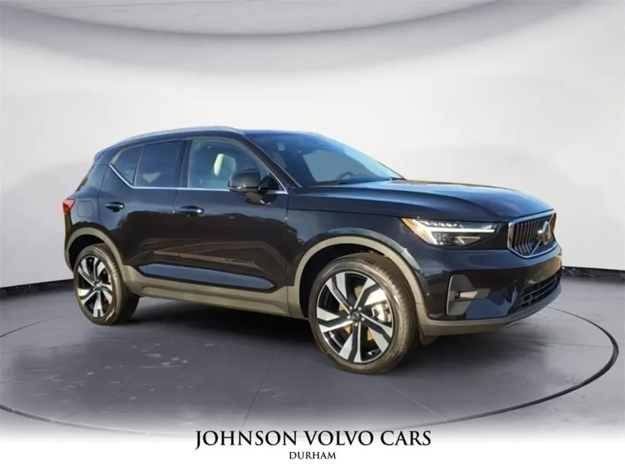 2025 Volvo XC40 Plus photo 1