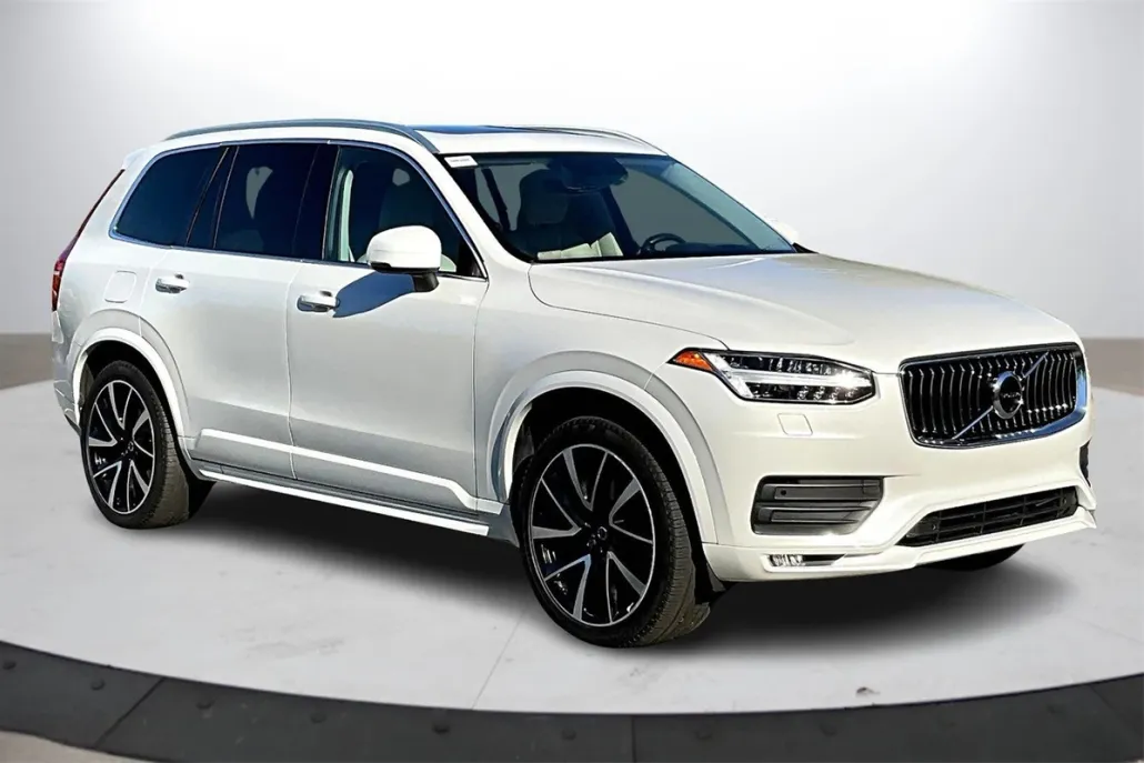 2020 Volvo XC90 T6 Momentum photo 1